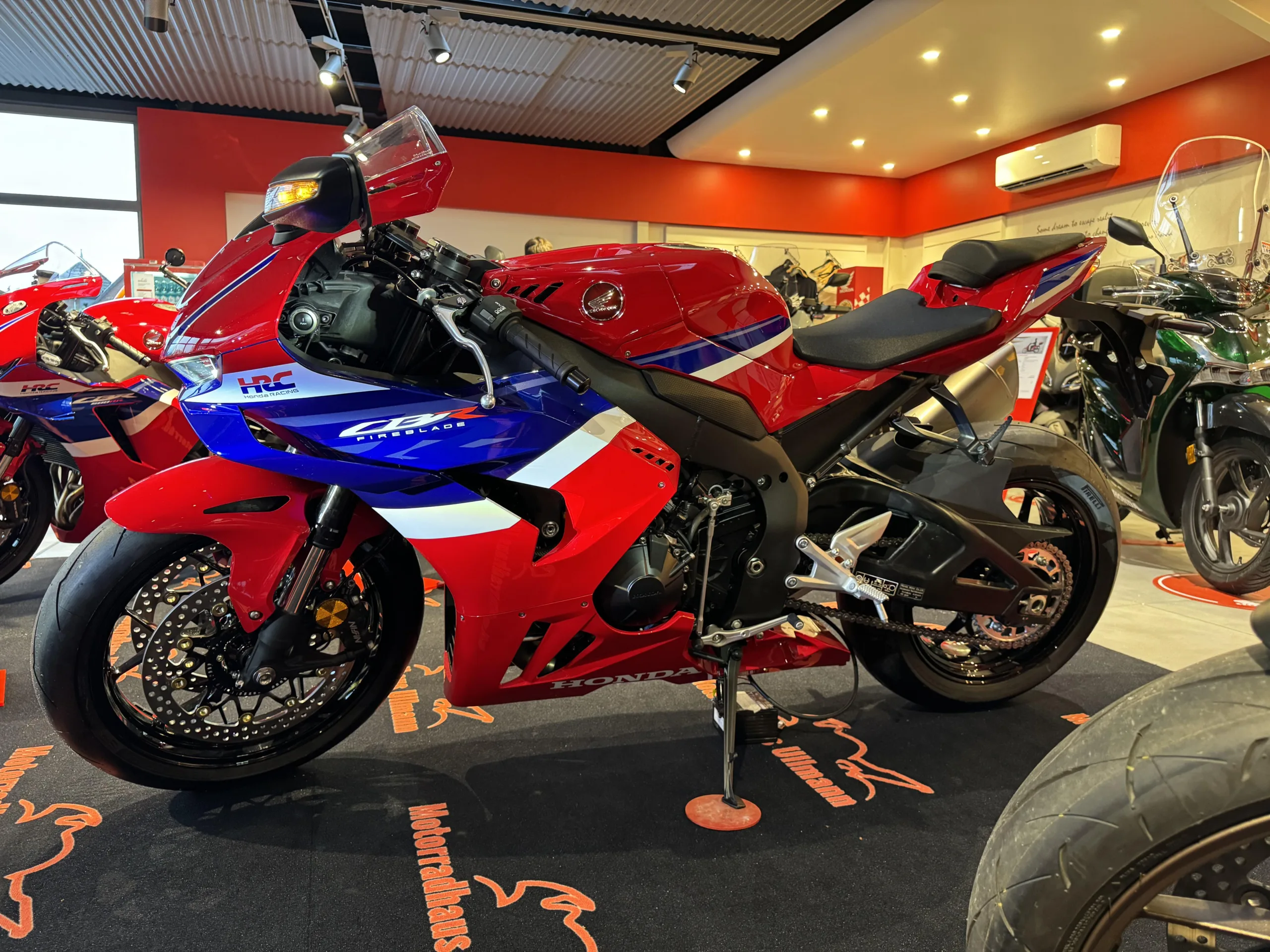 Honda CBR1000RR-R Fireblade (2024)